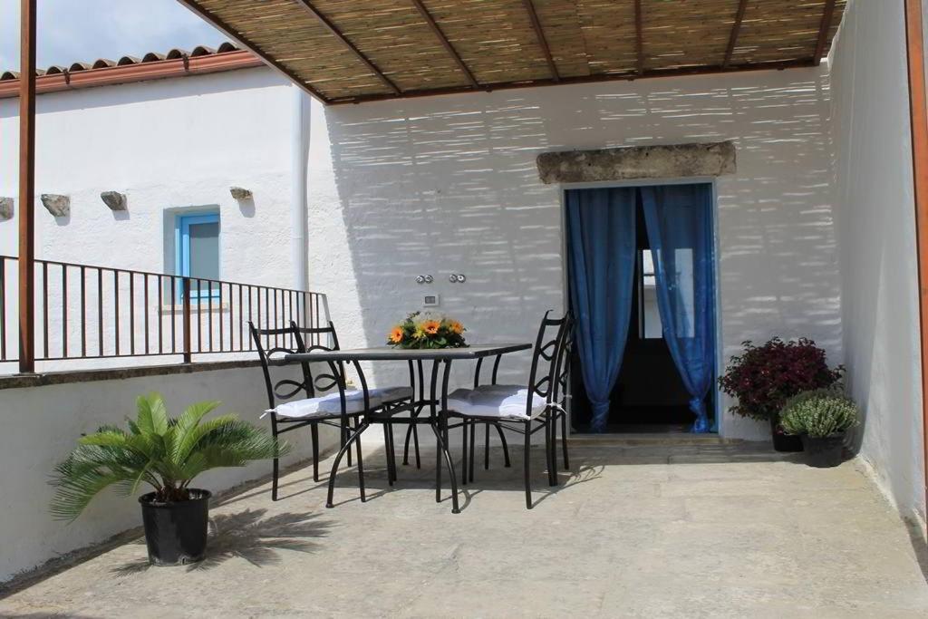 Dimora Da Tito - La Corte Dei Colori Spongano Exterior foto
